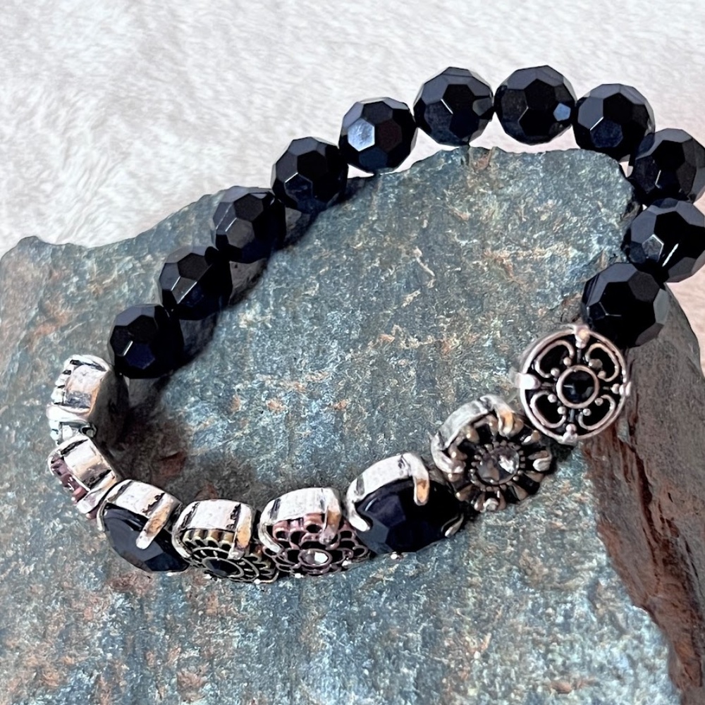 Vintage Avon NRT Silver Tone Black Bead Bracelet - Picture 4 of 5